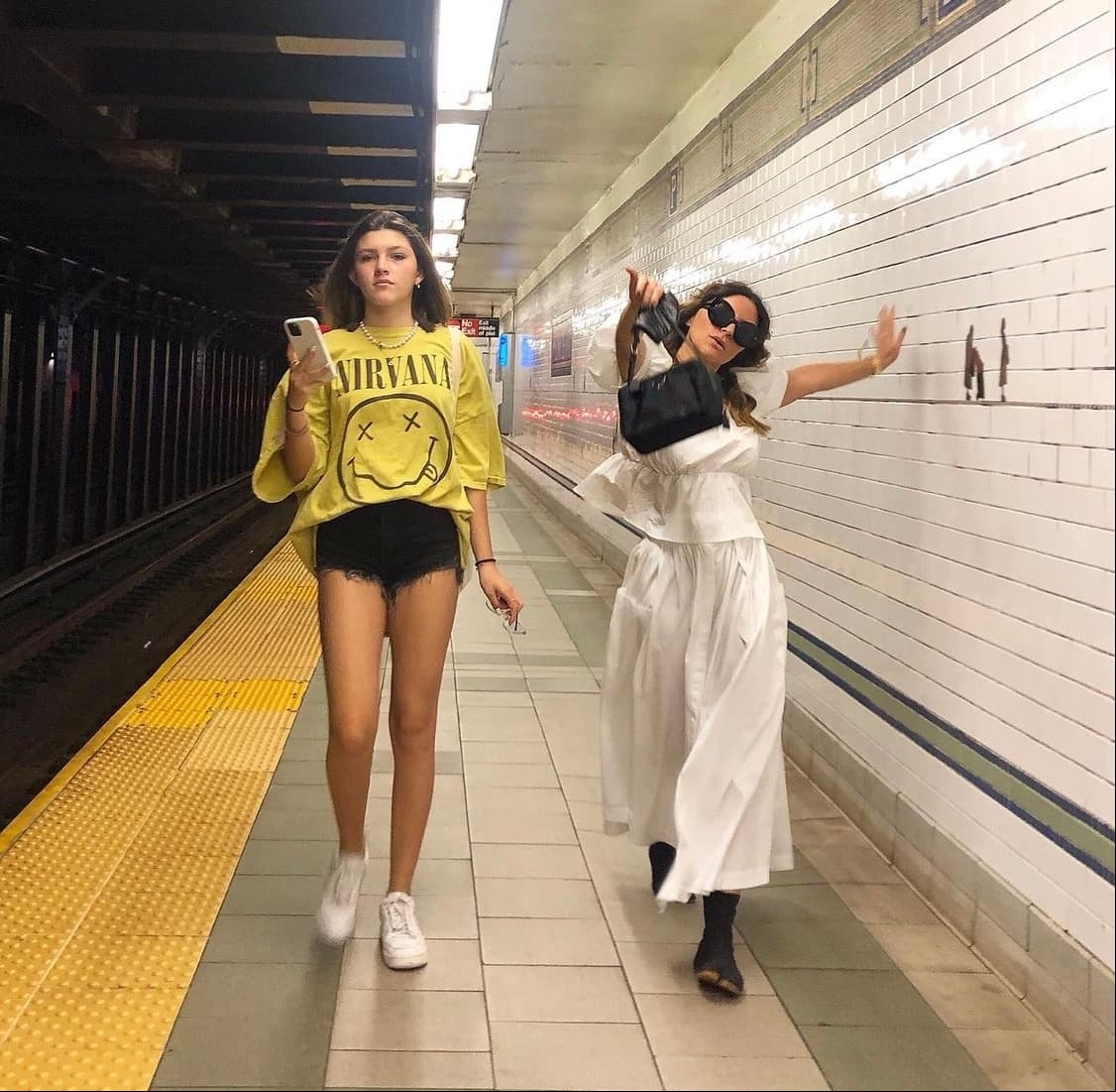 También se sabe que Antonia radica en Estados Unidos, a donde se mudó en 2020 para continuar con sus estudios académicos.