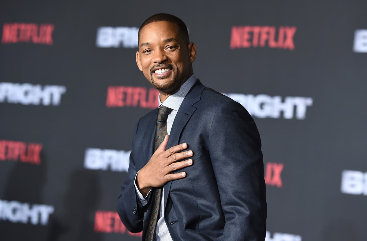 Will Smith intenta conquistar a una robot