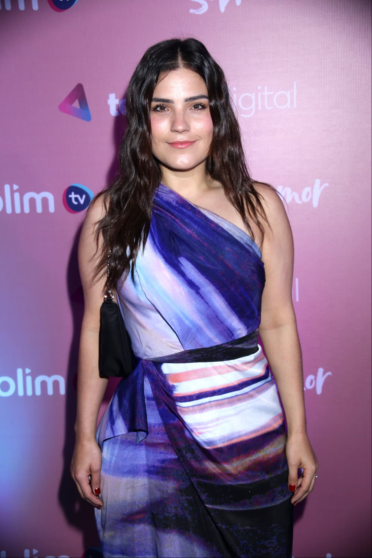 Sofía Garza presume abdomen marcado tras bajar más de 7 kilos y dice: “Todavía no llego a mi talla”