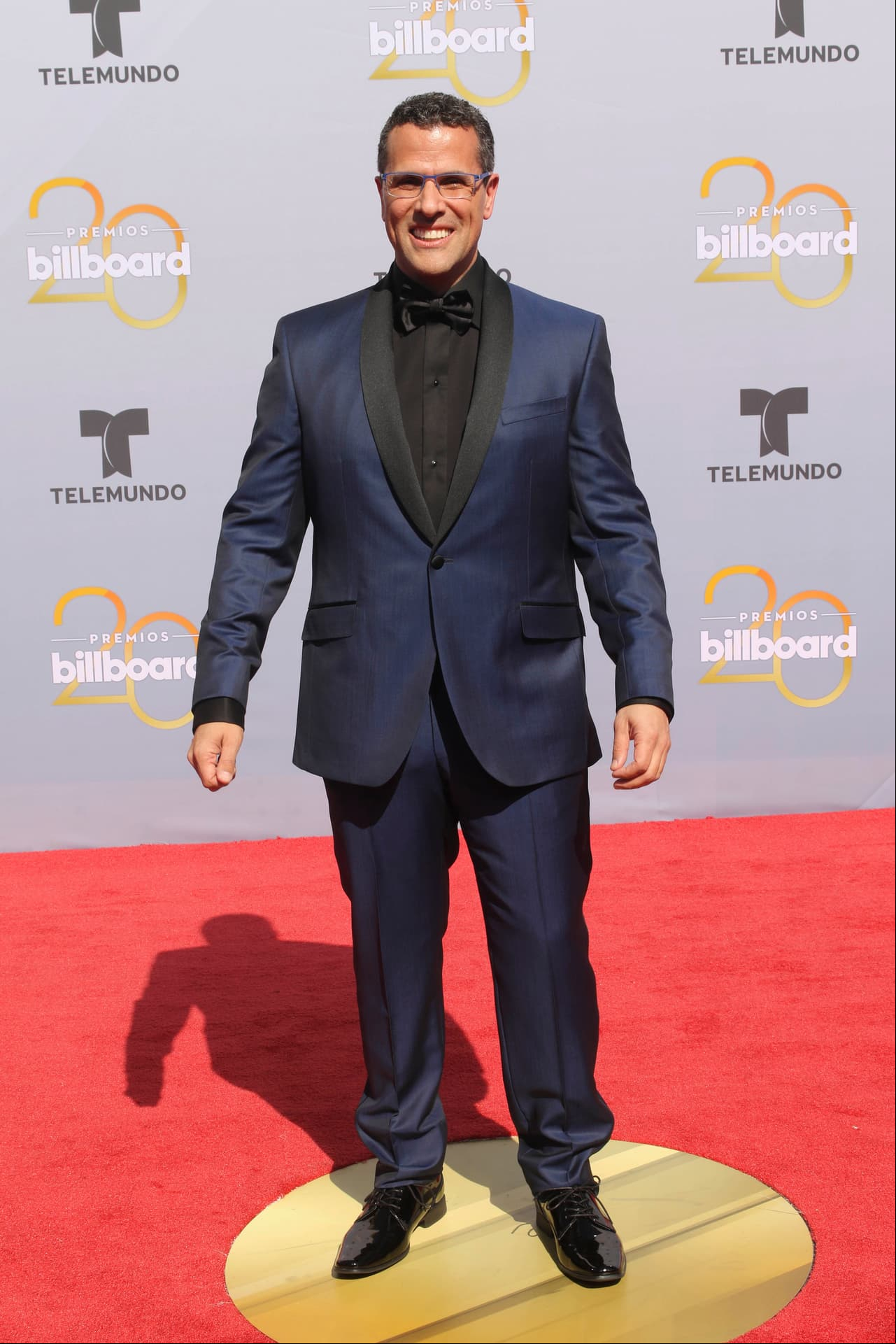 Marco Antonio Regil optó por un smoking azul y fue de los más in de los Premios Billboard.
