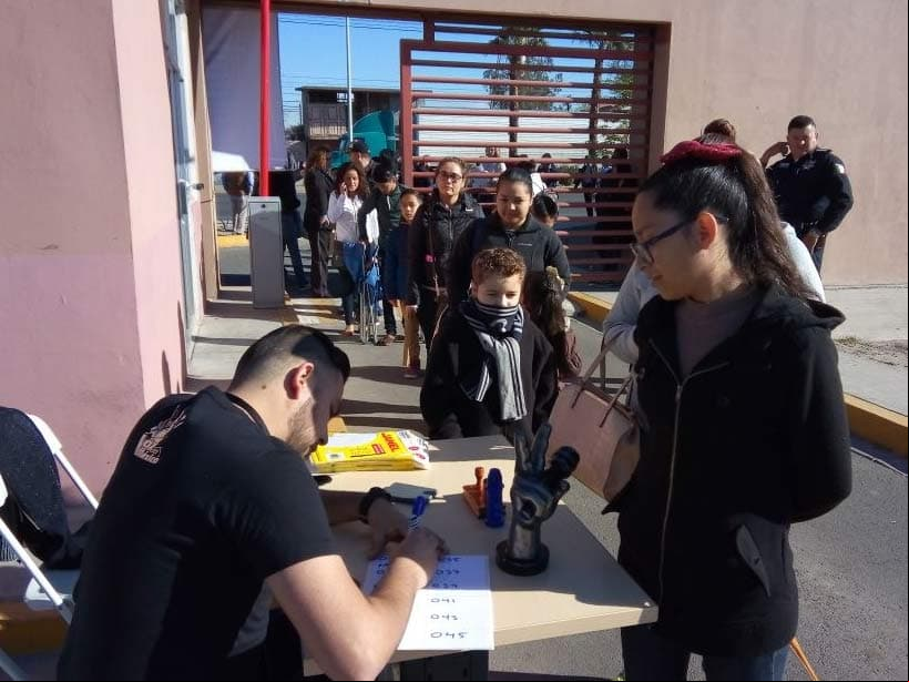 En el casting para La Voz Kids, los niños llegaron acompañados de sus padres para realizar su registro