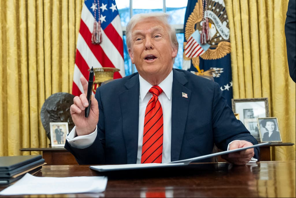 Ocho inspectores generales demandan al gobierno de Trump por despidos injustificados