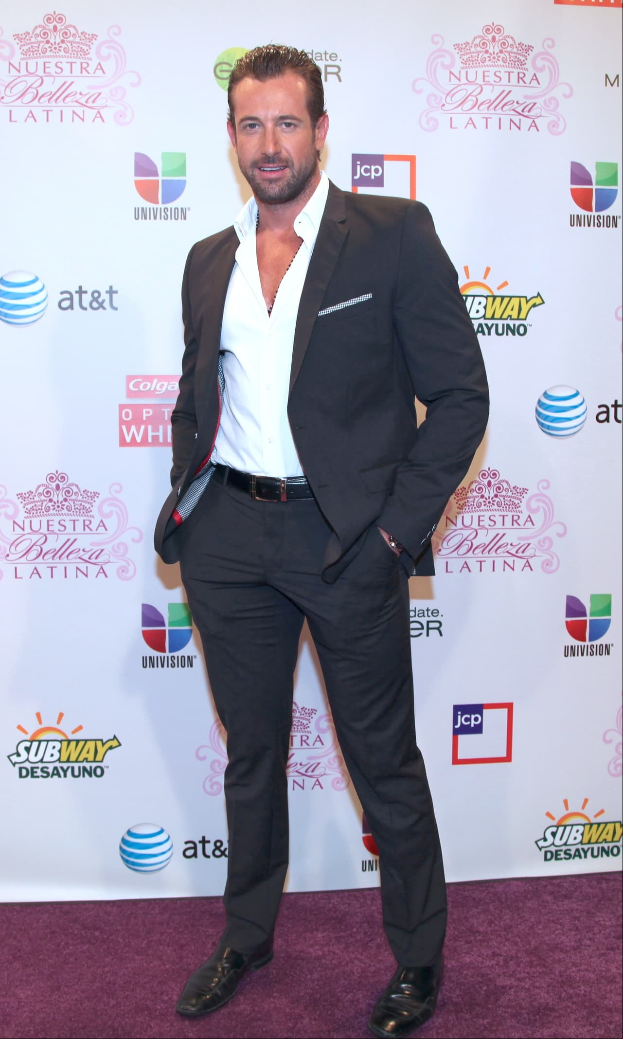 En 2012, Soto se uniría a la telenovela 'Un refugio para el amor' junto a Zuria Vega, Brandon Peniche y Laura Flores. Este protagónico lo consolidaría como uno de los actores preferidos de la televisión mexicana.