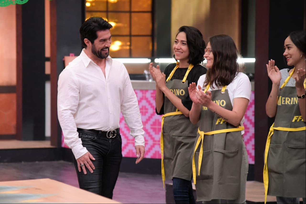 Finalmente para decidir qué familia abandonaría la competencia, las familias debían preparar un banquete de antojitos mexicanos. Para apadrinar este reto, Arturo Carmona llegó a las cocinas y motivó a los participantes.