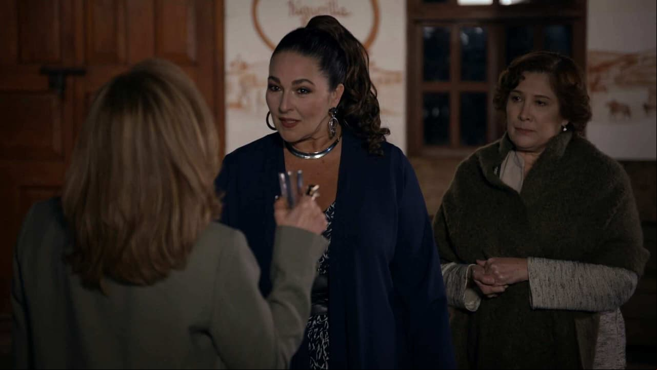 ¡Esmeralda cachetea a Minerva otra vez!