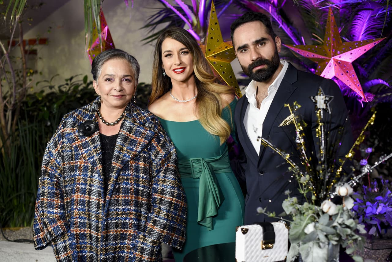 Después de verla nuevamente en Amores Verdaderos, Susana González alista su participación en ‘Sobreamor’, la nueva producción original de Televisa Digital que se estrenará el próximo 14 de febrero por Blim. Aquí con Ana Martin y Marcos Montero.