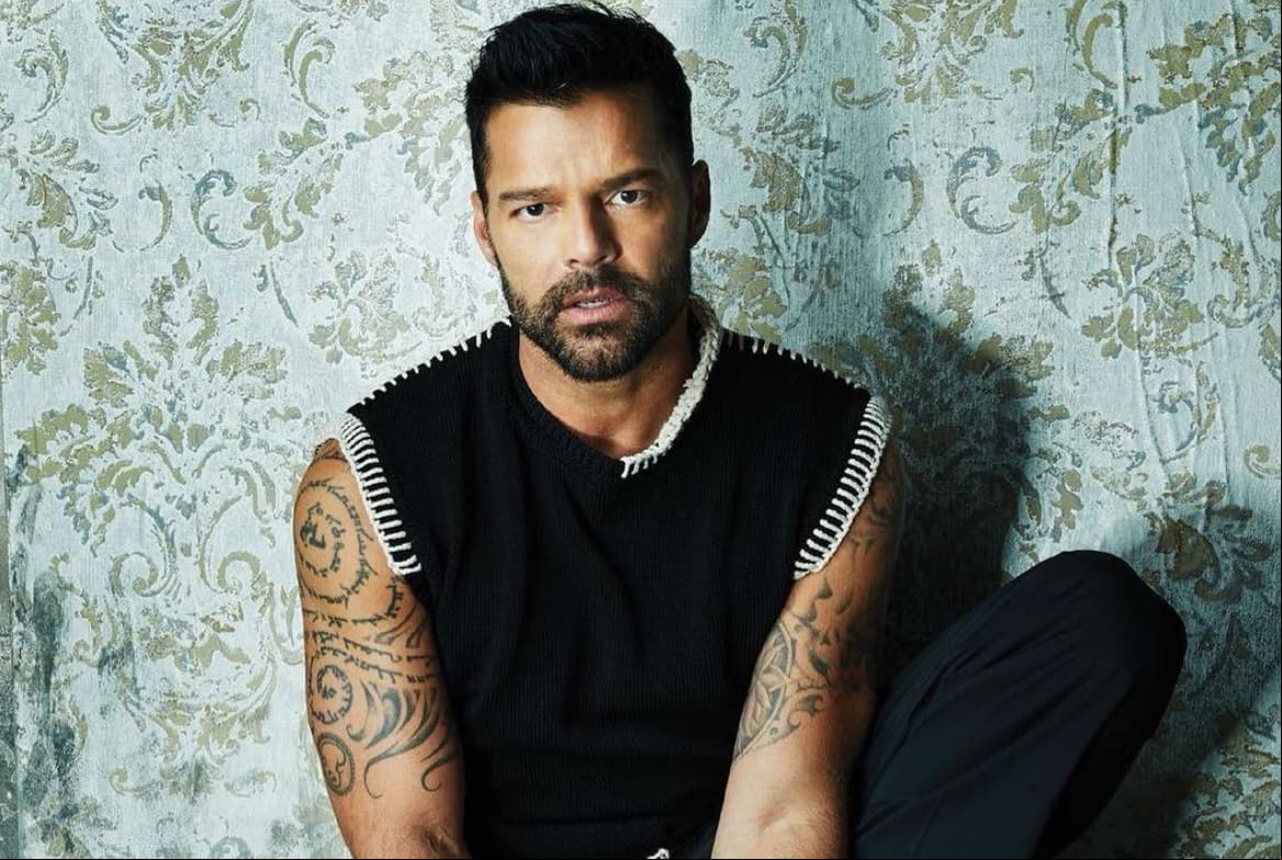 Ricky Martin publica sensual video en traje de baño