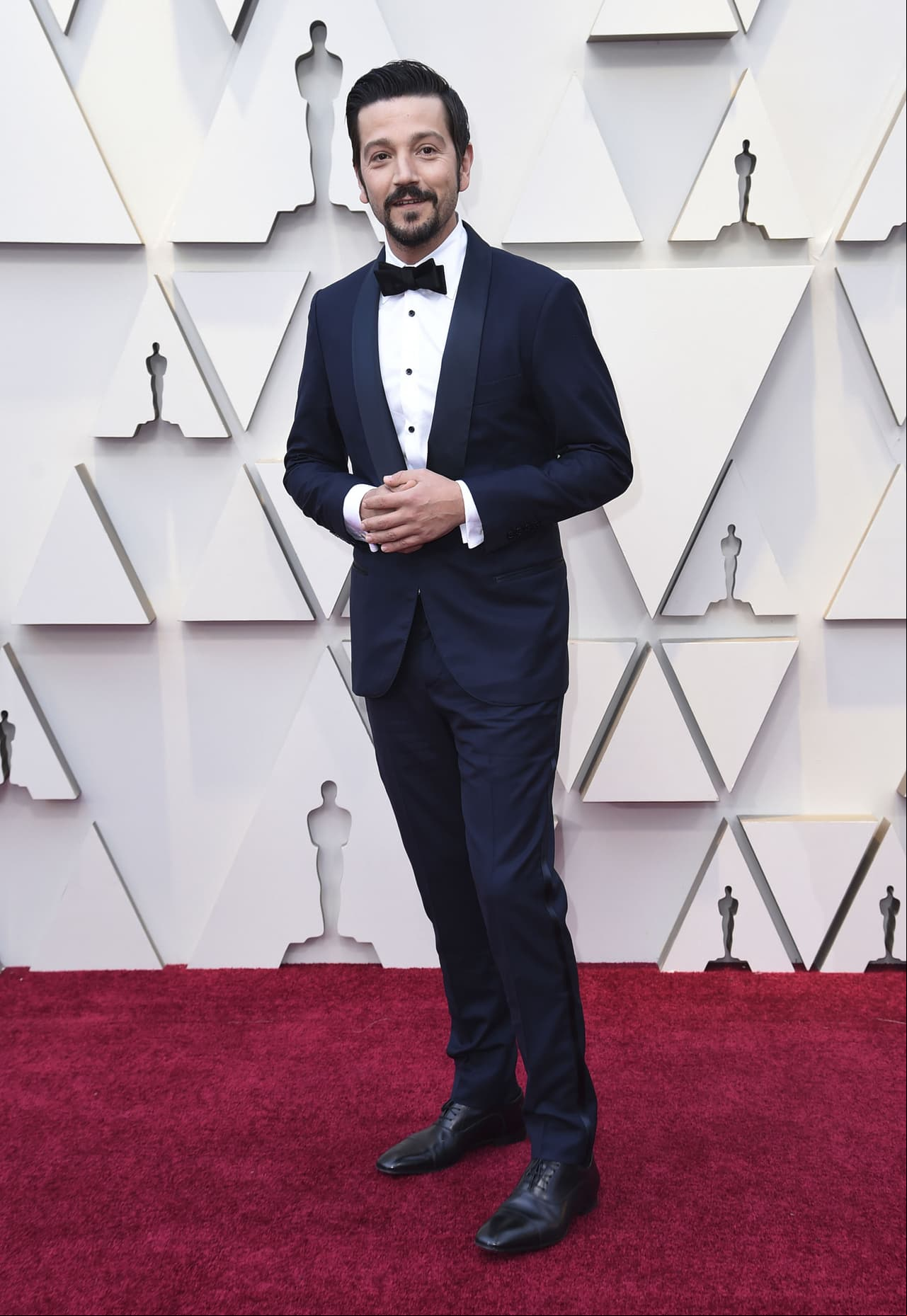 Diego Luna. Este actor comenzó su carrera en las telenovelas ‘El abuelo y yo’, ‘Ángeles sin paraíso’ (1992) y El Premio Mayor (1995). Tiempo después probó suerte en el cine y participó en varios filmes de Hollywood como ‘Milk’ (2008), 'Elysium' (2013) y ‘Rogue One: Una historia de Star Wars’ (2016).