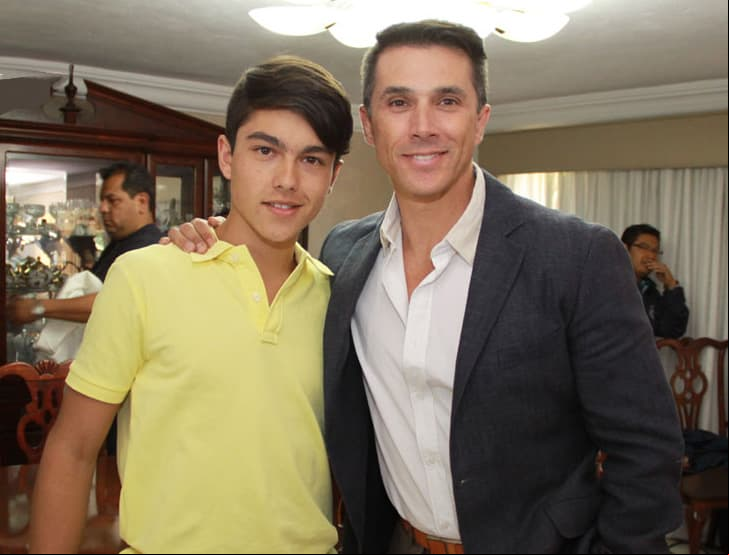 Sergio Mayer y Sergio Mayer Mori hicieron un capítulo juntos en 'Como dice el dicho' en 2014, llamado 'Una sola mano no aplaude'. Más recientemente, aparecieron juntos en el reality show de los Mayer-Camil en YouTube.