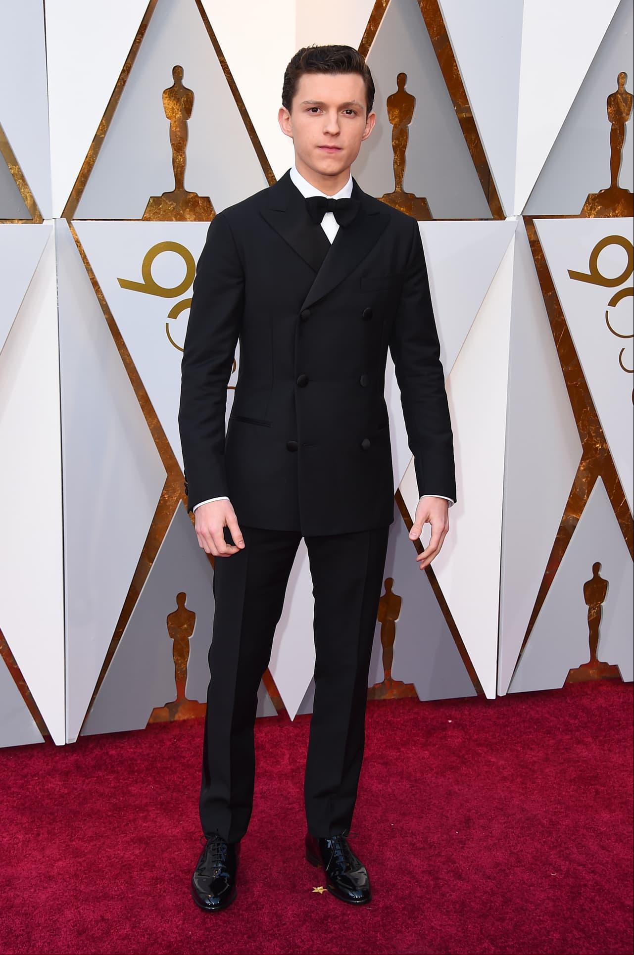 Tom Holland desfiló como todo un galán de Hollywood.