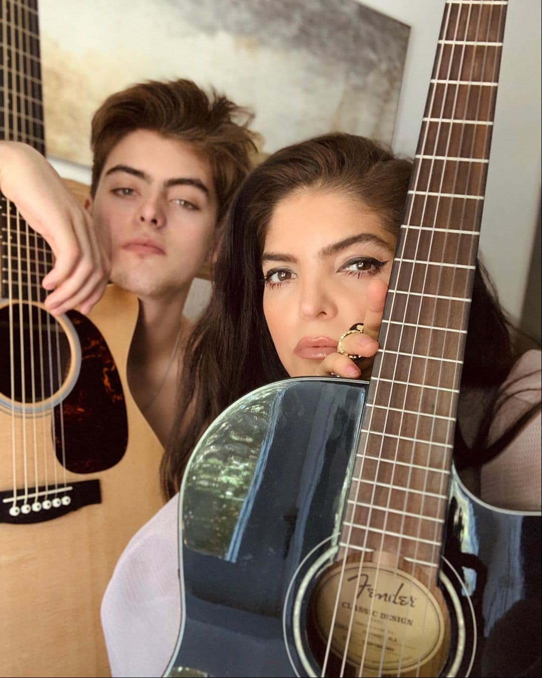 Ana Bárbara publicó una serie de fotografías y videos en los que aparece junto a su hijo mayor, Máximo Emiliano, quien, aseguran, es idéntico a la intérprete de ‘Lo busqué’.