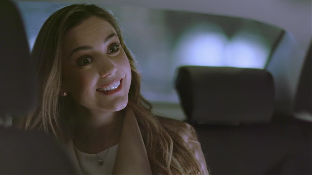 Al principio, 'Helena' y 'Héctor' entablan una cordial conversación.