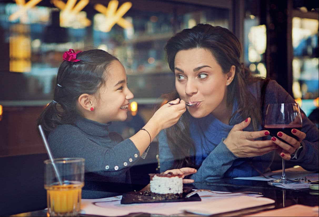 Mamá Capricornio. Libros de temas espirituales o una comida en su restaurante favorito ¡le encantará!