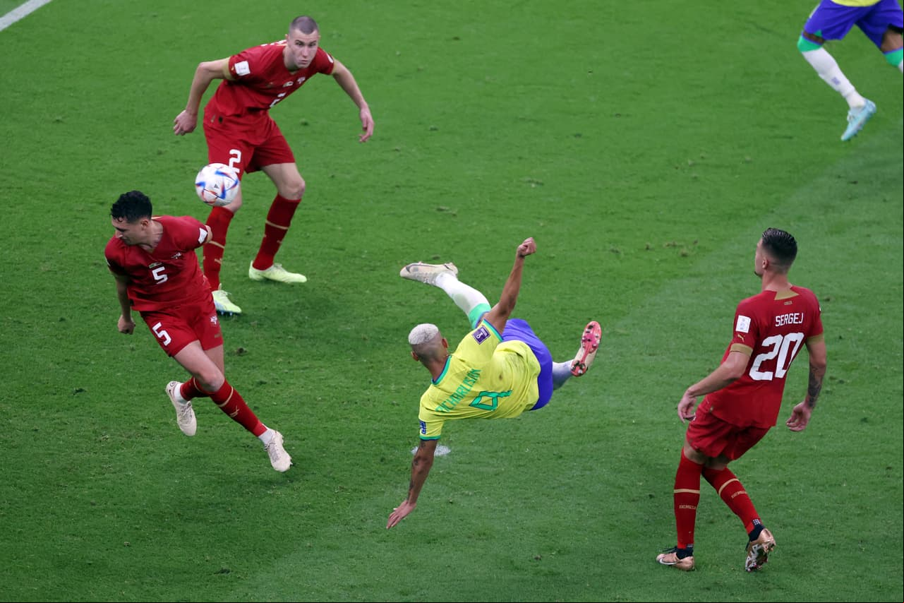 Brasil venció dos goles por cero a Serbia en su debut en La Copa del Mundo Qatar 2022 con la oportunidad de haber visto el mejor gol del Mundial de parte de Richarlison, en el mismo encuentro donde Neymar se fue lastimado y queda esperar saber si está lastimado o su salida fue sólo precaución.