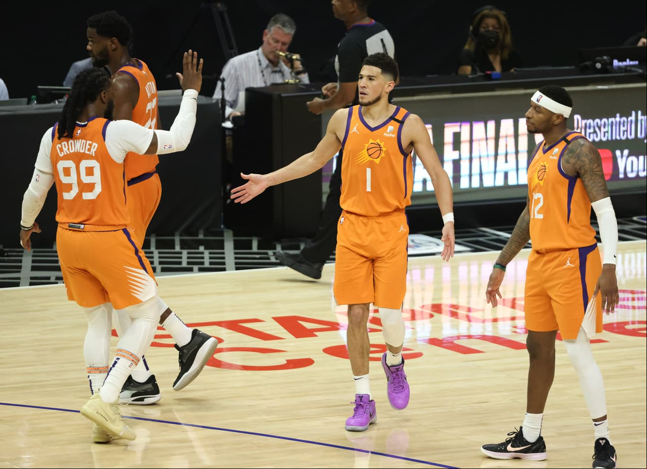 El equipo de Phoenix venció 130-103 a los Clippers, para terminar la serie 4-2.