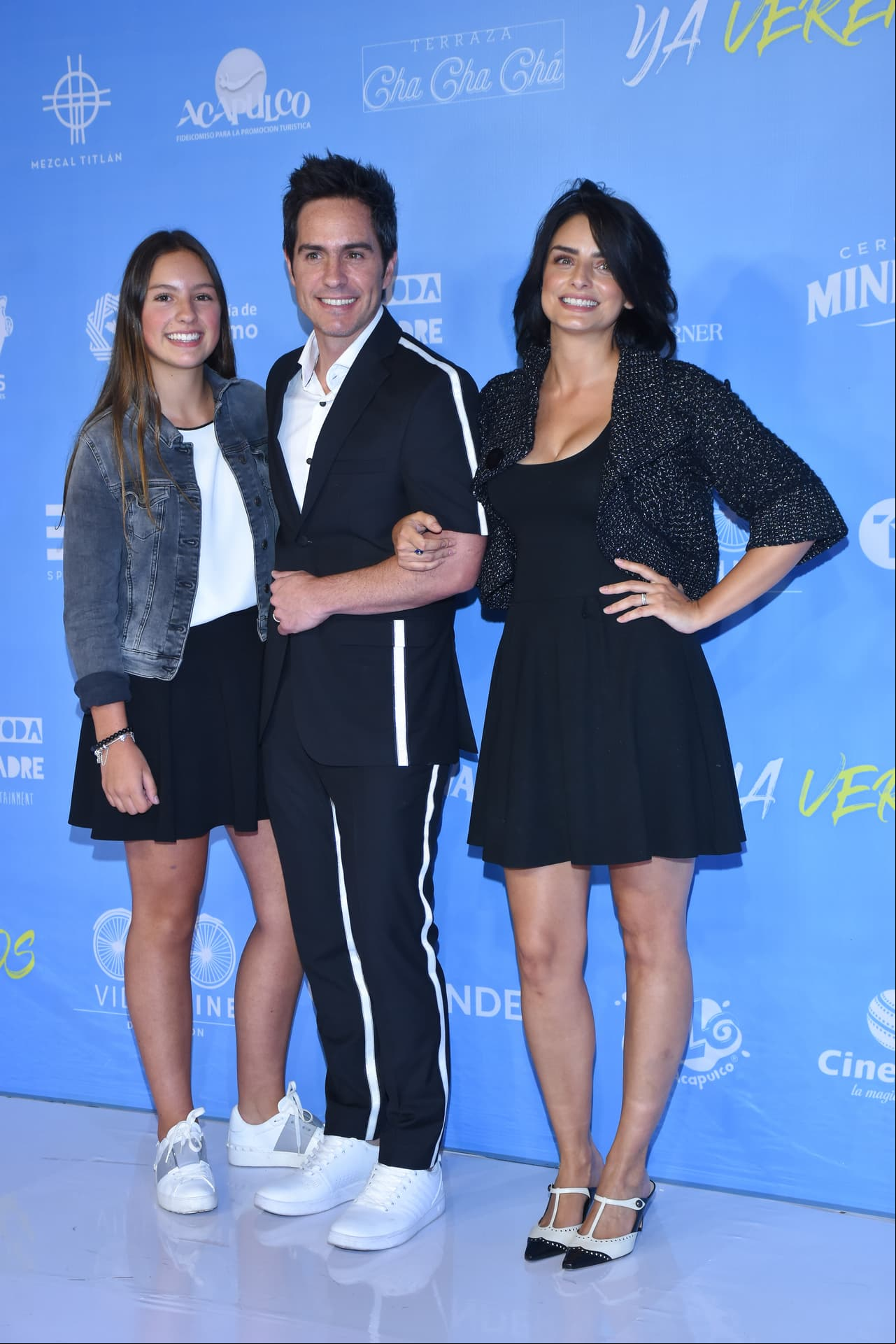 Y Aislinn Derbez y Mauricio Ochmann, junto a Lorenza, hija del actor. La gran ausente fue Kailani.