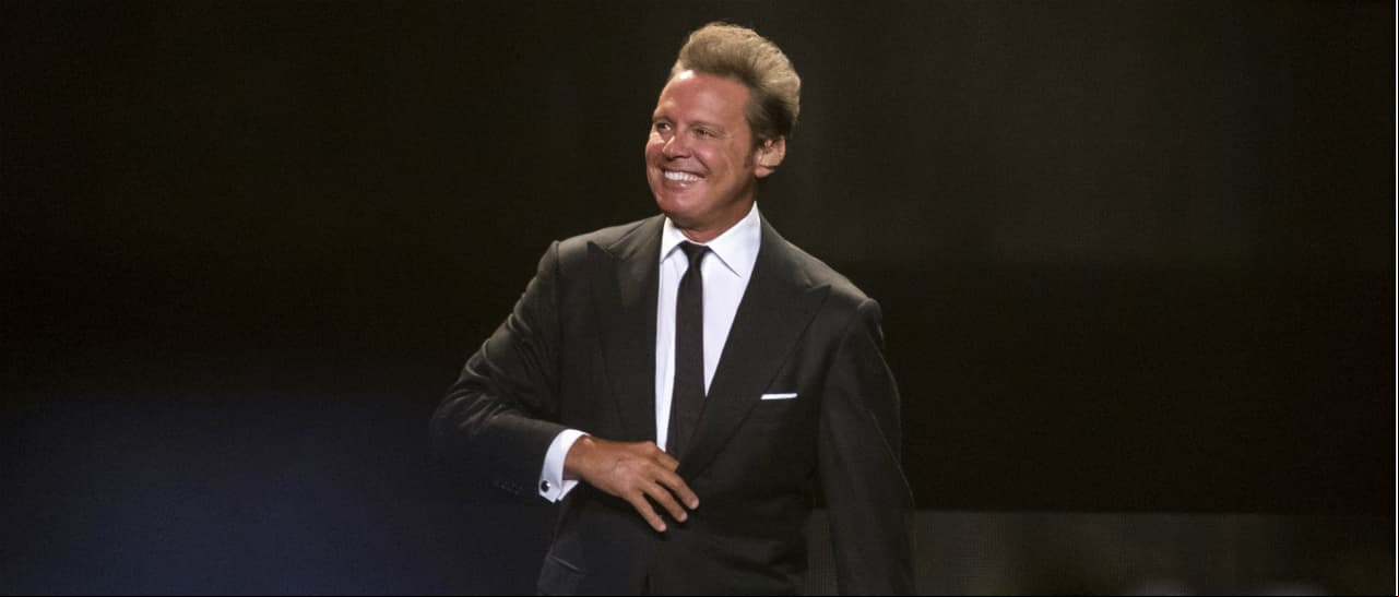 Luis Miguel noquea al 'Canelo' Álvarez
