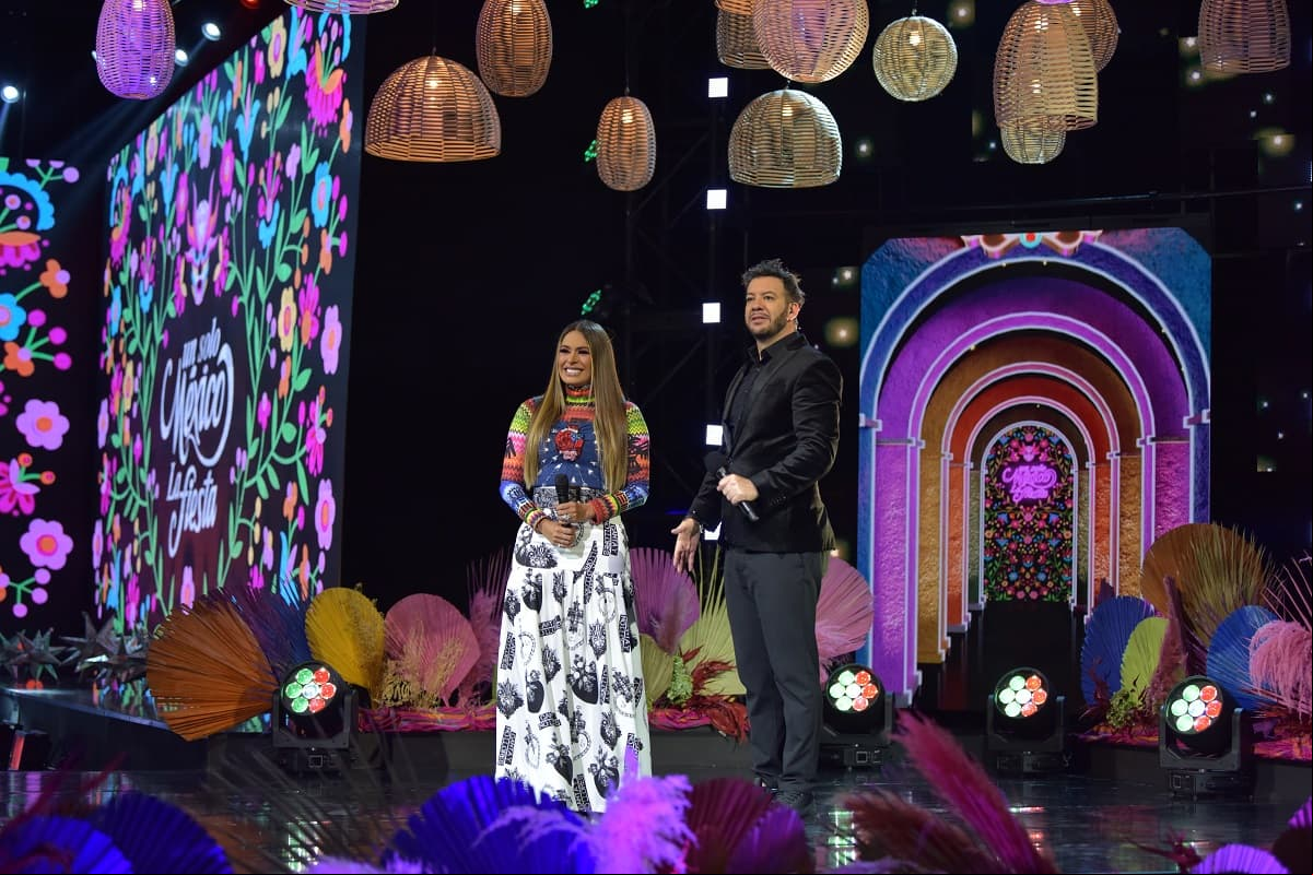 Galilea Montijo y Faisy fueron los anfitriones de Un Solo México, La Fiesta en la que dieron la bienvenida al público y a todo el talento que se presentó en esta magna celebración.