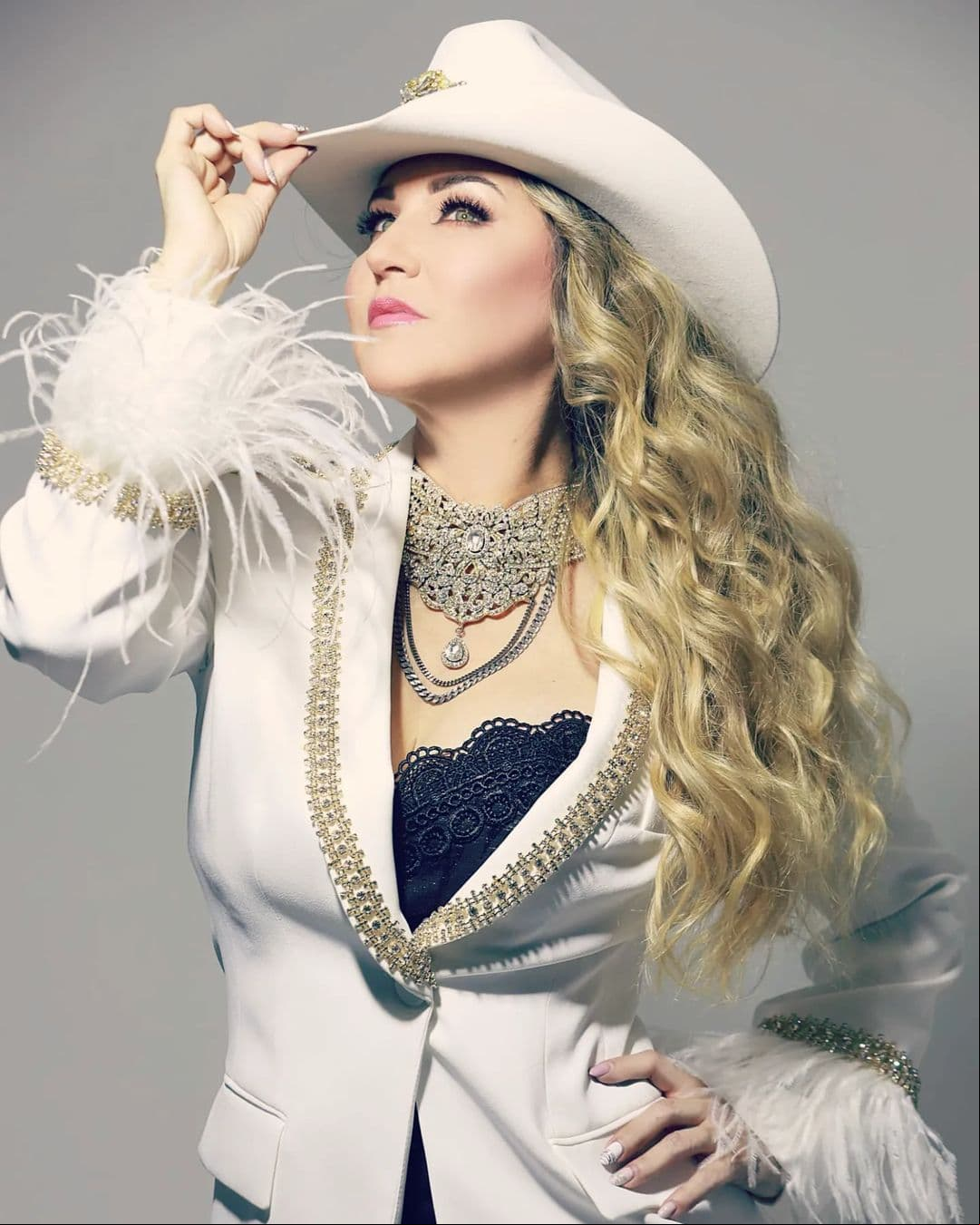 Alicia Villarreal regresa a Televisa con El Retador