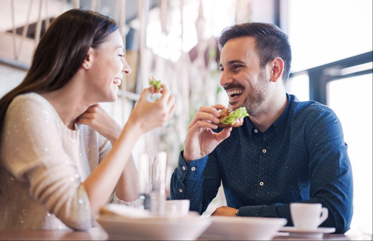 Capricornio. Otros se sienten atraídos por tu ambición y tu sentido del humor, pero como controlas tus propios sentimientos porque aseguras que saldrás lastimado de cada relación, es difícil enamorarte.