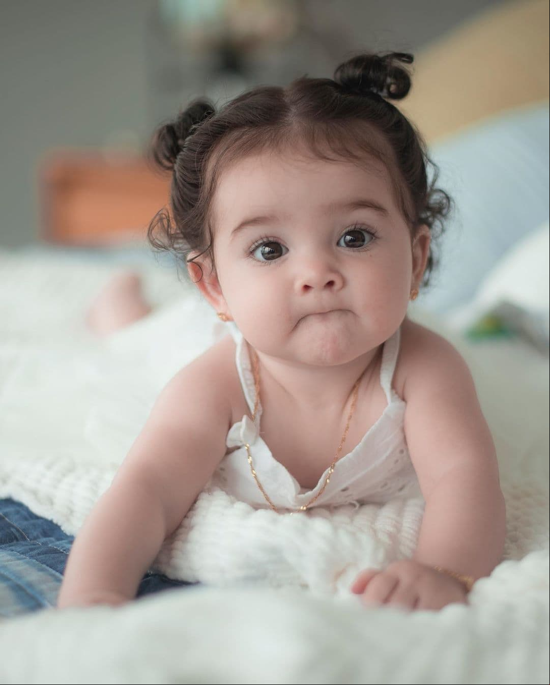 El video más reciente que publicaron JD y Kimberly en compañía de Kima fue el 2 de abril pasado en el que hicieron el Tag de los papás. En él, los felices padres compartieron que la bebé juega mucho y tienen extremo cuidado porque comienza a caminar.