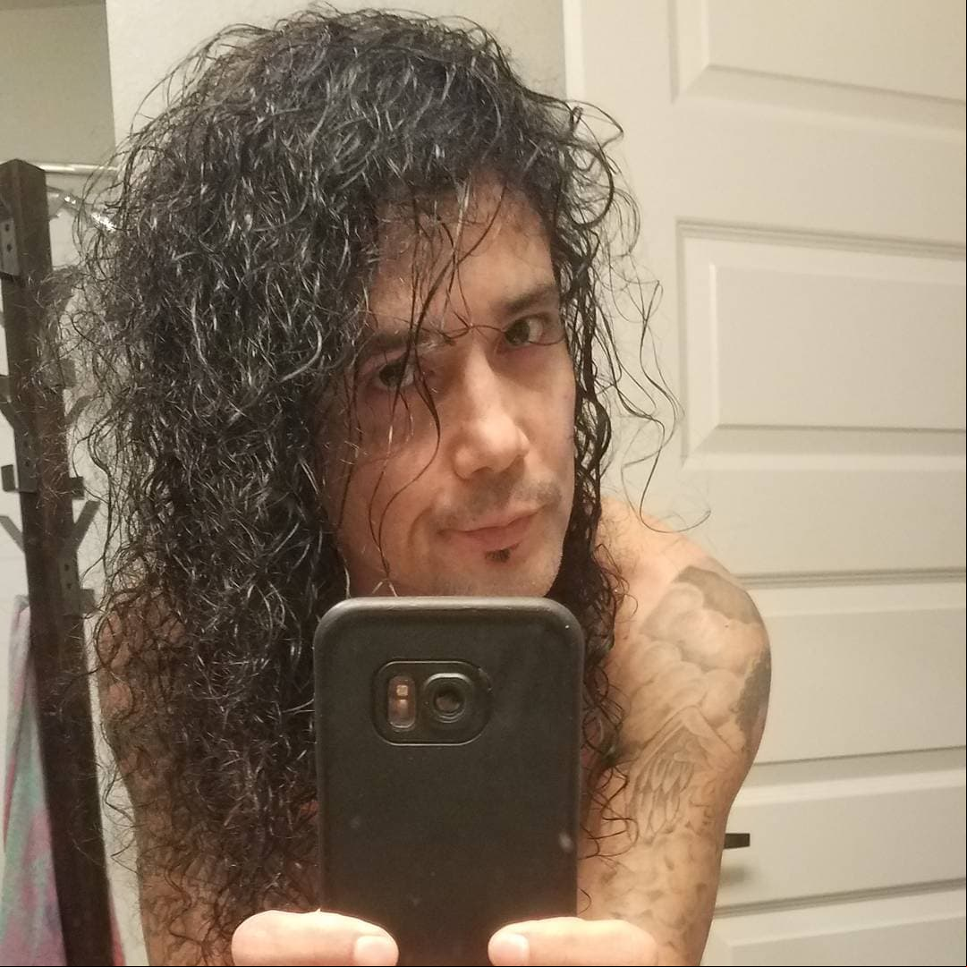Chris Pérez, viudo de Selena, no está de acuerdo en su bioserie.