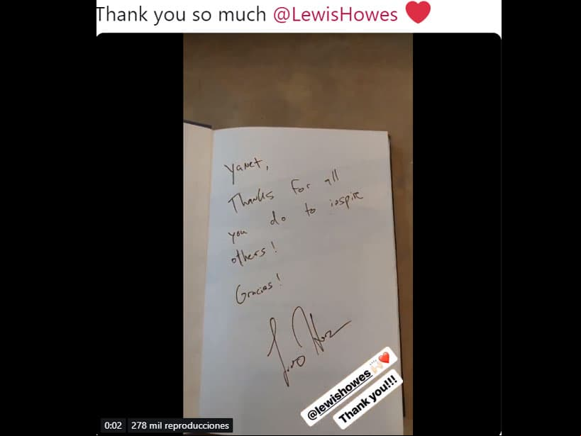 Yanet disfrutó de su soltería hasta que conoció a Lewis, al parecer tras firmarle su libro ‘The school of greatness’, momento que compartió la conductora a través de Twittter ese mismo mes.