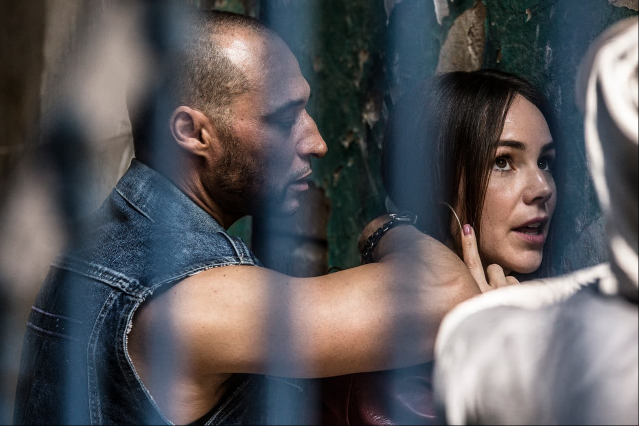 Otra escena de impacto en el estreno de 'Rubí' es cuando 'El Chuspa' intenta abusar de 'Rubí'.