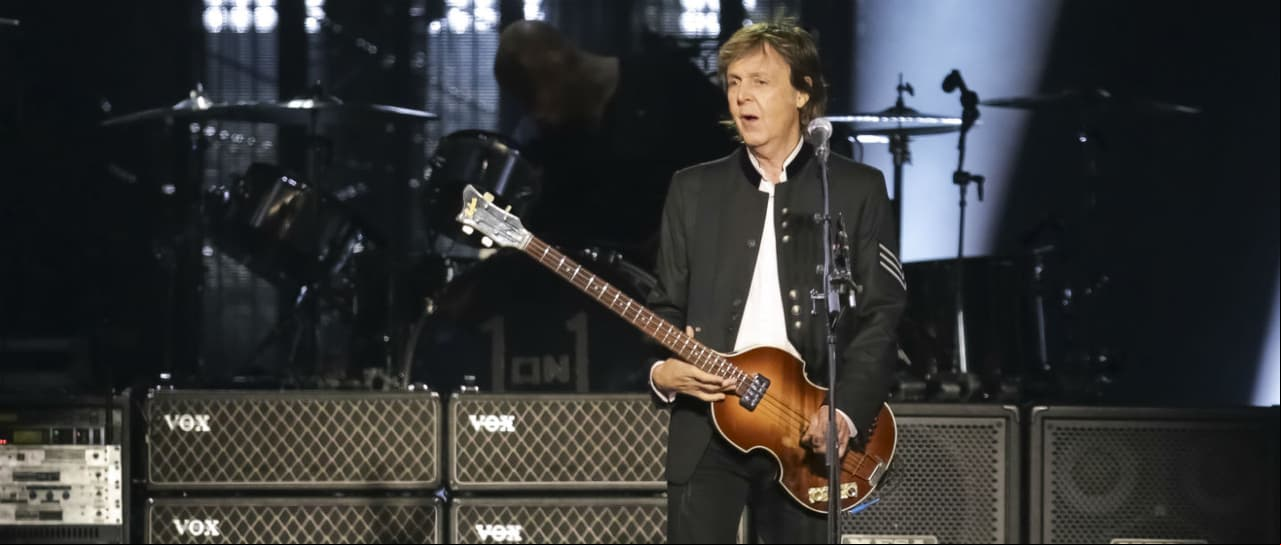 Paul McCartney pasea con James Corden en su carpool karaoke