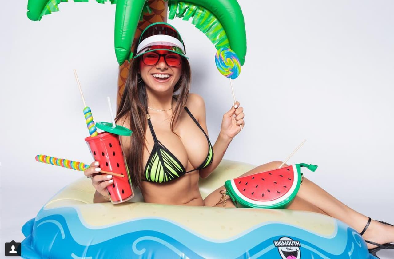 Mia Khalifa confiesa que padece una extraña enfermedad