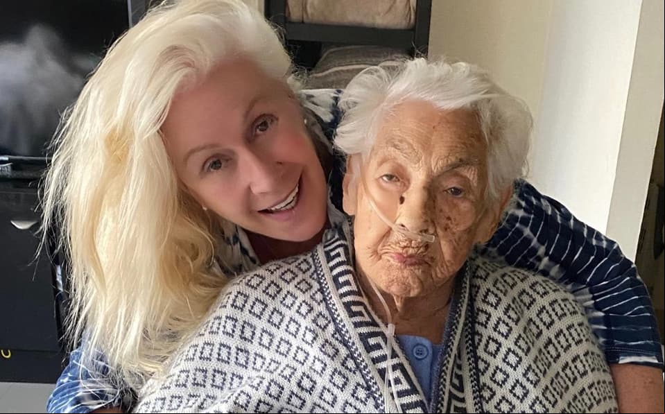Ante delicado estado, Laura Zapata revela que su abuelita recibió los santos óleos: ‘Sigamos orando’