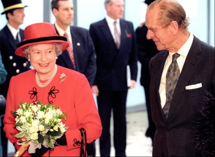 Así fue la historia de amor entre la Reina Isabel II y el Príncipe Felipe, quienes permanecieron juntos hasta que este 9 de abril, día en que se dio a conocer el fallecimiento del Duque de Edimburgo a los 99 años.