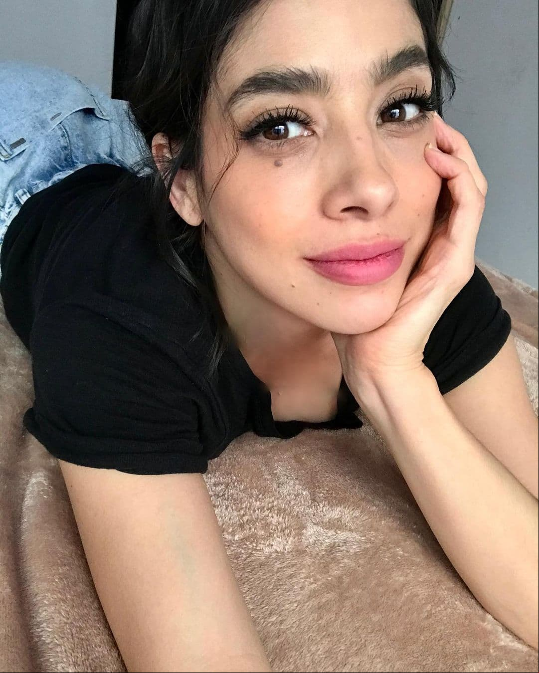 Fátima Molina inició su carrera como actriz tras participar en un reality show de una cadena de televisión, y aunque después de este proyecto tuvo la oportunidad de actuar en series como ‘Señorita Pólvora’, ‘El Dandy’ y ‘El Vato’, fue hasta 2016 que despegó su carrera como actriz en la primera temporada de ‘La Doña’.