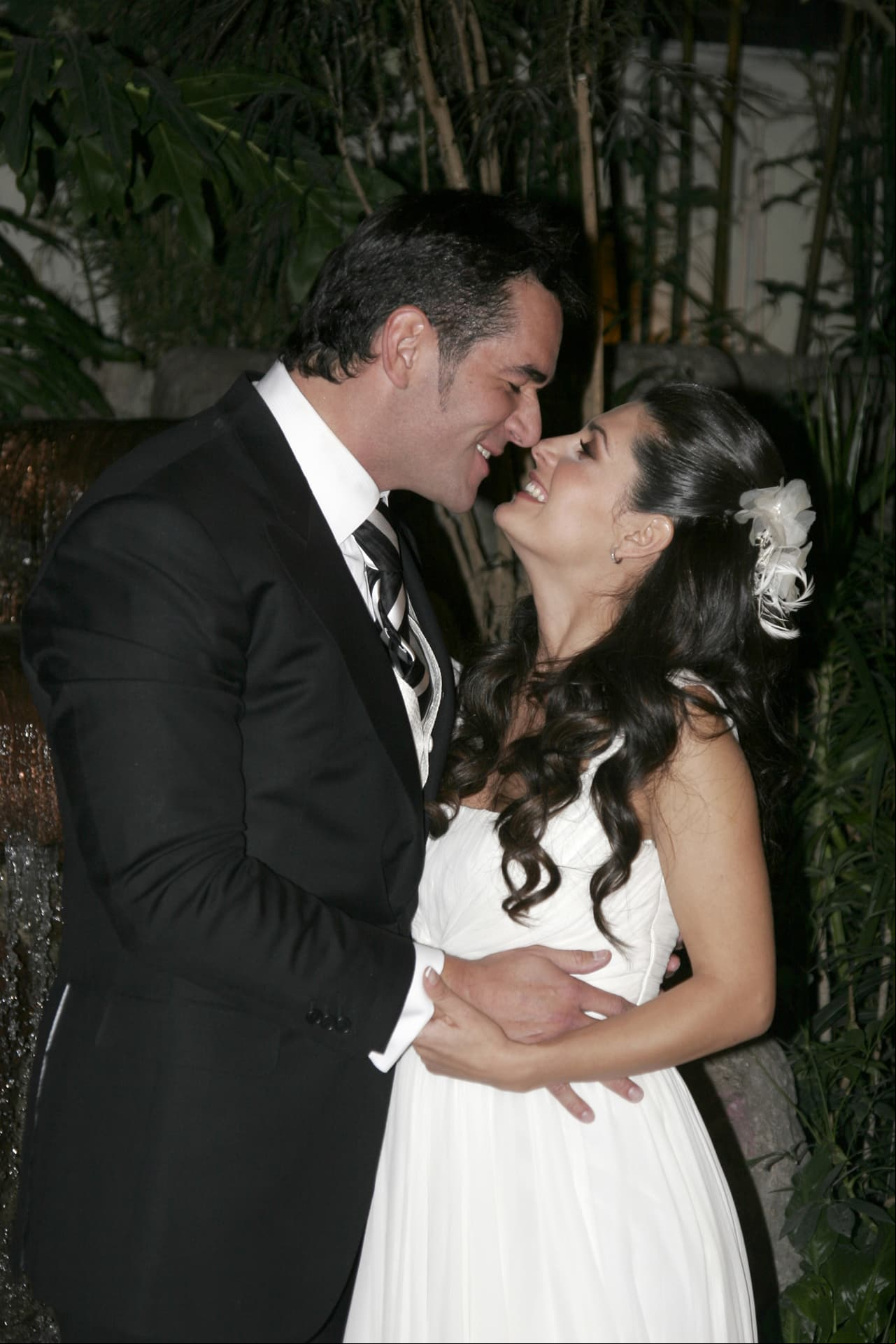 Mayrín y Eduardo tuvieron un romance y el 28 de febrero de 2009 decidieron dar el siguiente paso en su relación al celebrar su boda.