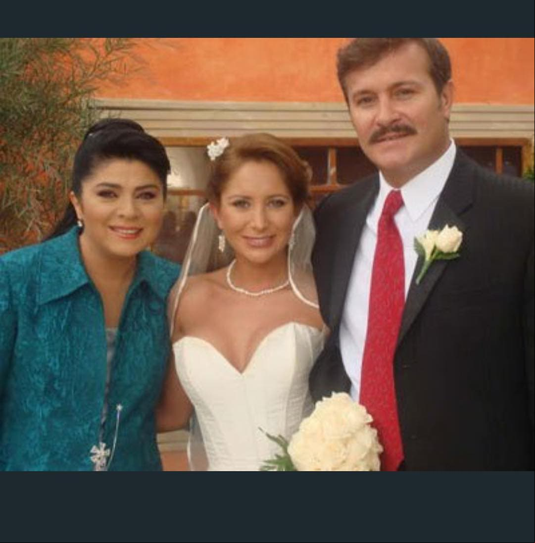La actriz recordó en Instagram su actuación en la telenovela ‘Victoria’, posando junto a Victoria Ruffo y Arturo Peniche.