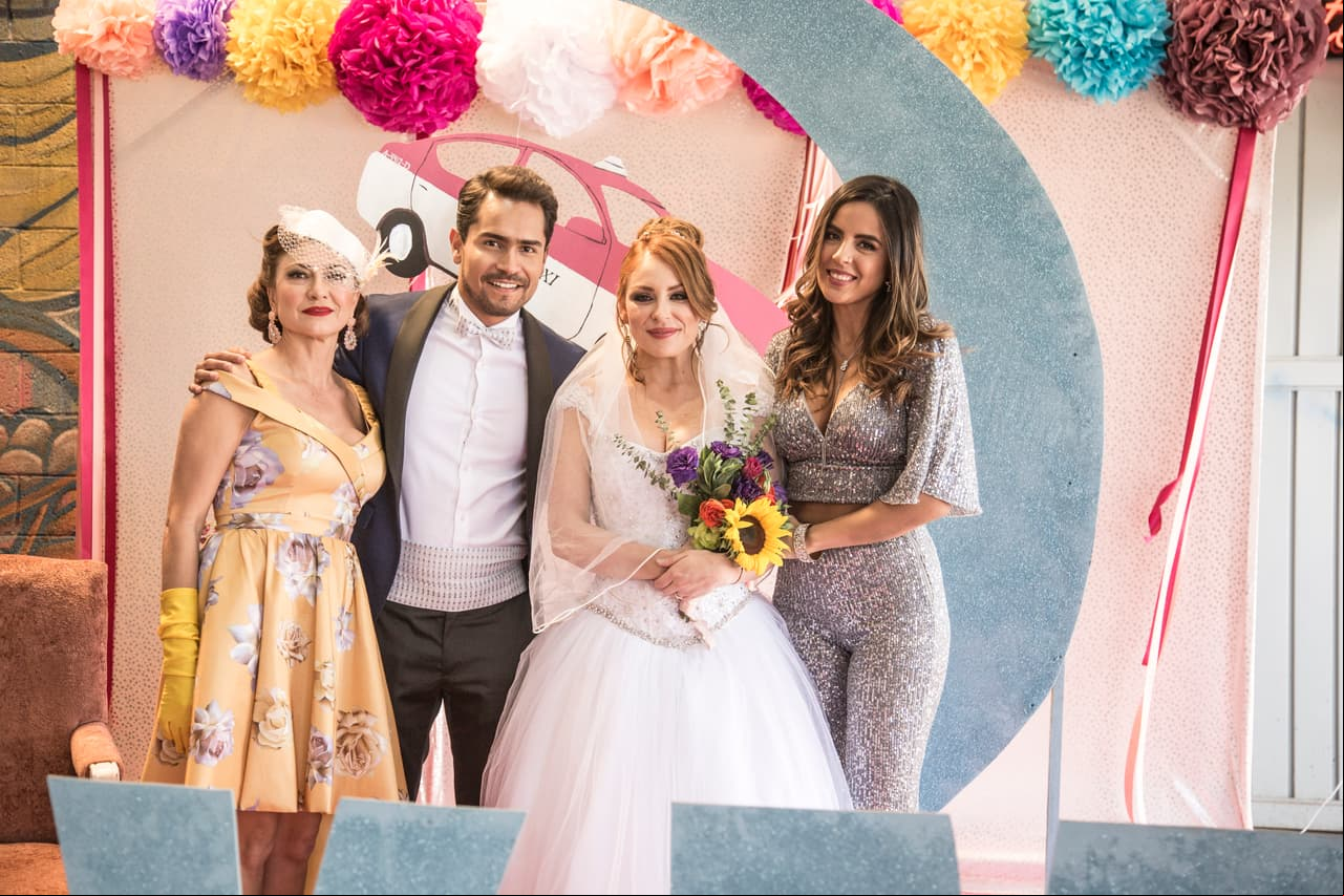 'Luna' y 'Murillo' por fin se casaron en "Como tú no hay 2". La fiesta, organizada por 'Sol' y 'Estrella', se realizó en el Mercado Buenaventura. Tienes que ver algunas imágenes de lo que ocurrió en esta gran pachanga.