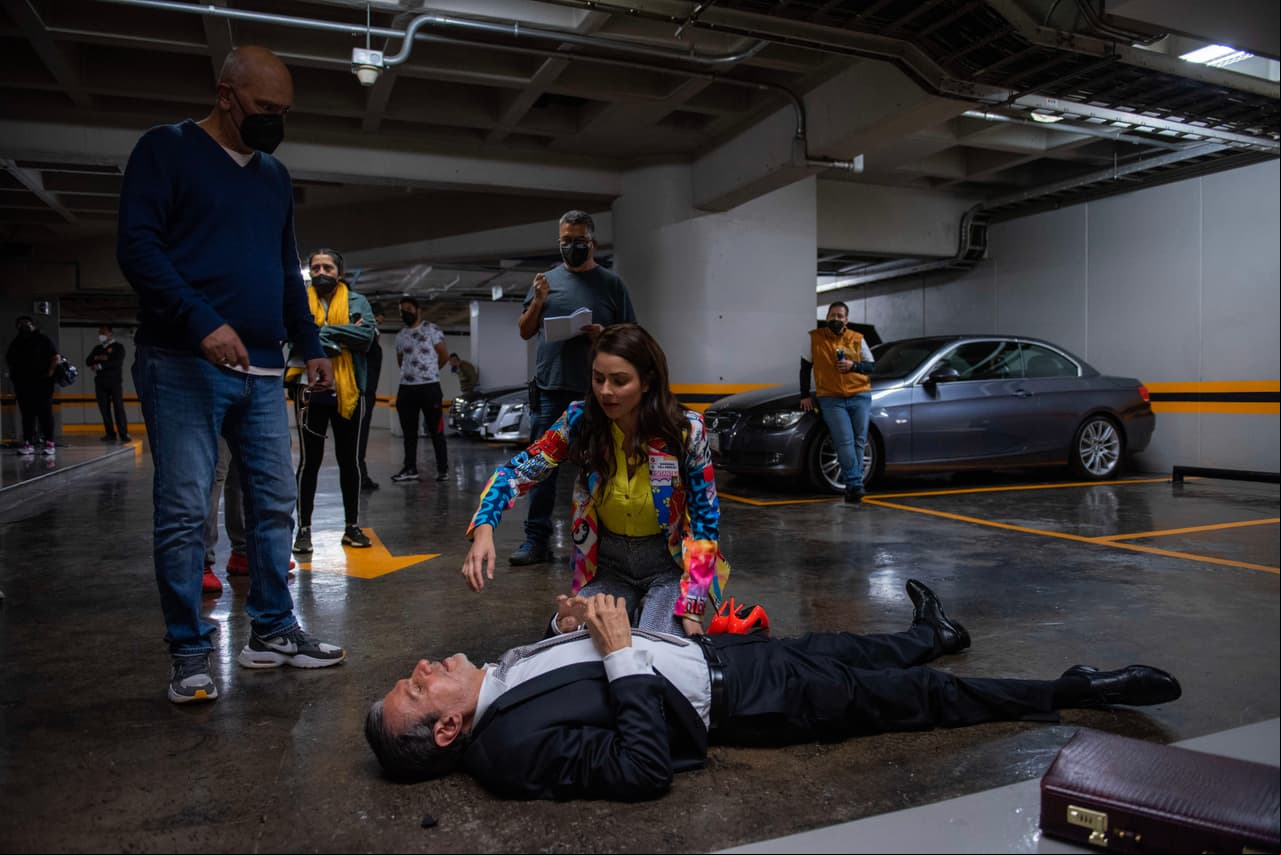 Aquí Claudia Martín y Guillermo García Cantú ensayan la escena.
