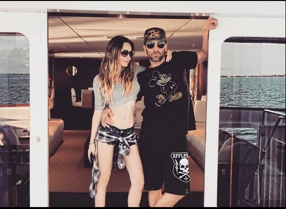 Tras la ruptura, el famoso ilusionista de Las Vegas, escribió en Twitter. “El amor no llega con un precio, la honestidad siempre debe estar. Esa lección me costó millones que enriquecieron a una maestra del engaño”.