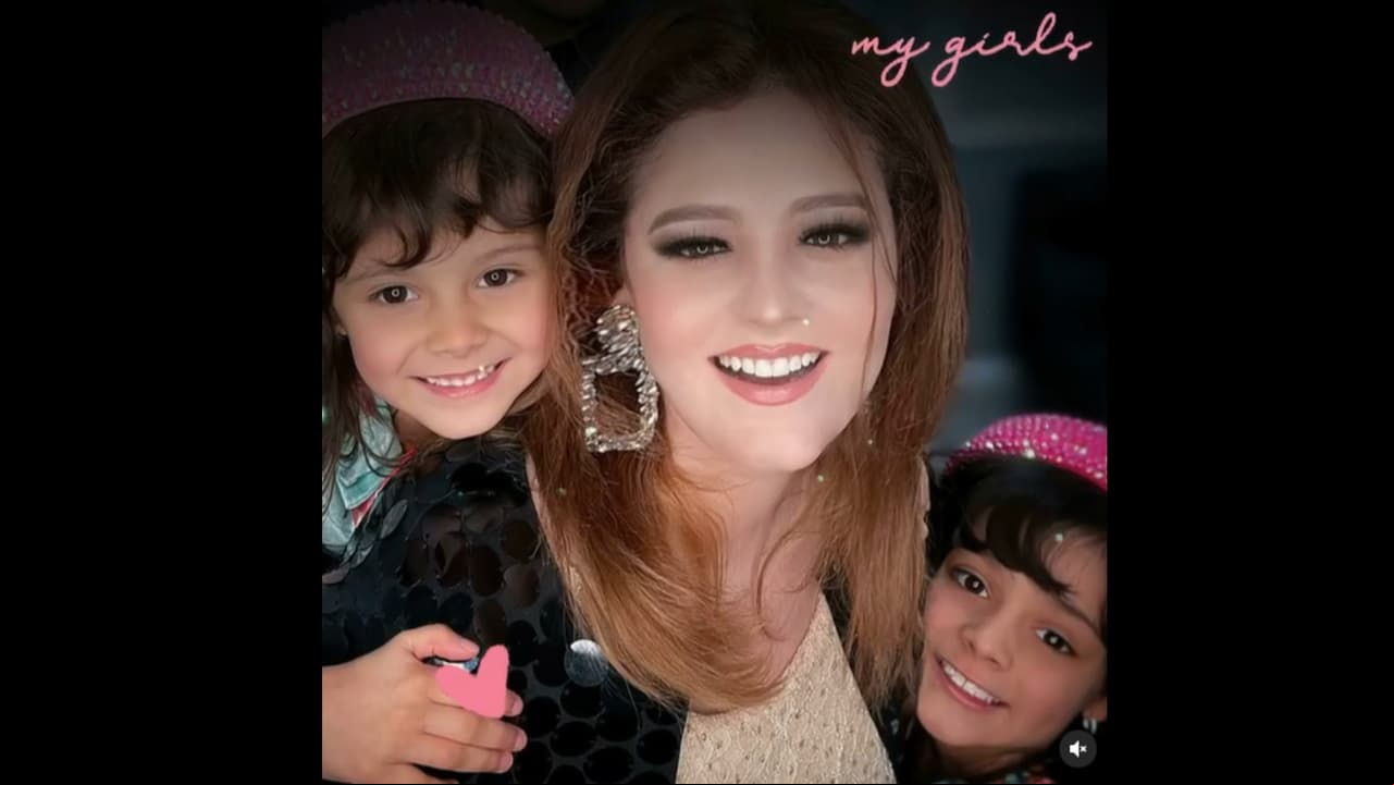 Pero también llamó la atención el gran parecido físico que tiene su hija mayor London Rose con ella, quien según los fans les recordó cuando Allisson Lozz participó en ‘Código F.A.M.A’.