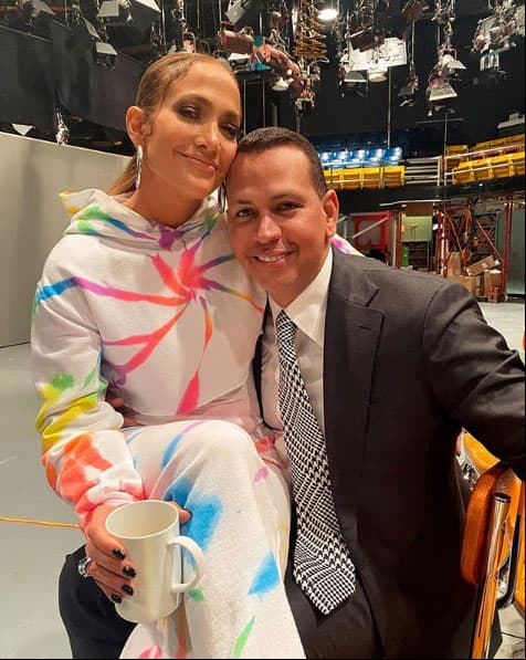 En marzo de 2019, Jennifer Lopez sorprendió al anunciar que se había comprometido con Alex Rodríguez. A un año de ello, la pareja recordó este romántico día intercambiando mensajes, con los cuales dejan en claro que su relación está en su mejor momento.