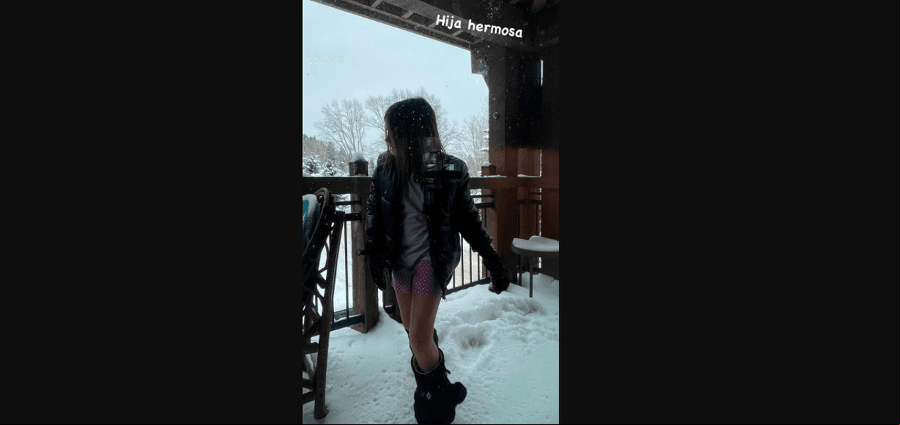 En otra de las imágenes, la sobrina de Thalía dejó ver lo alta y hermosa que está su segunda hija: Fiona, quien este 2020 cumplió 10 años.