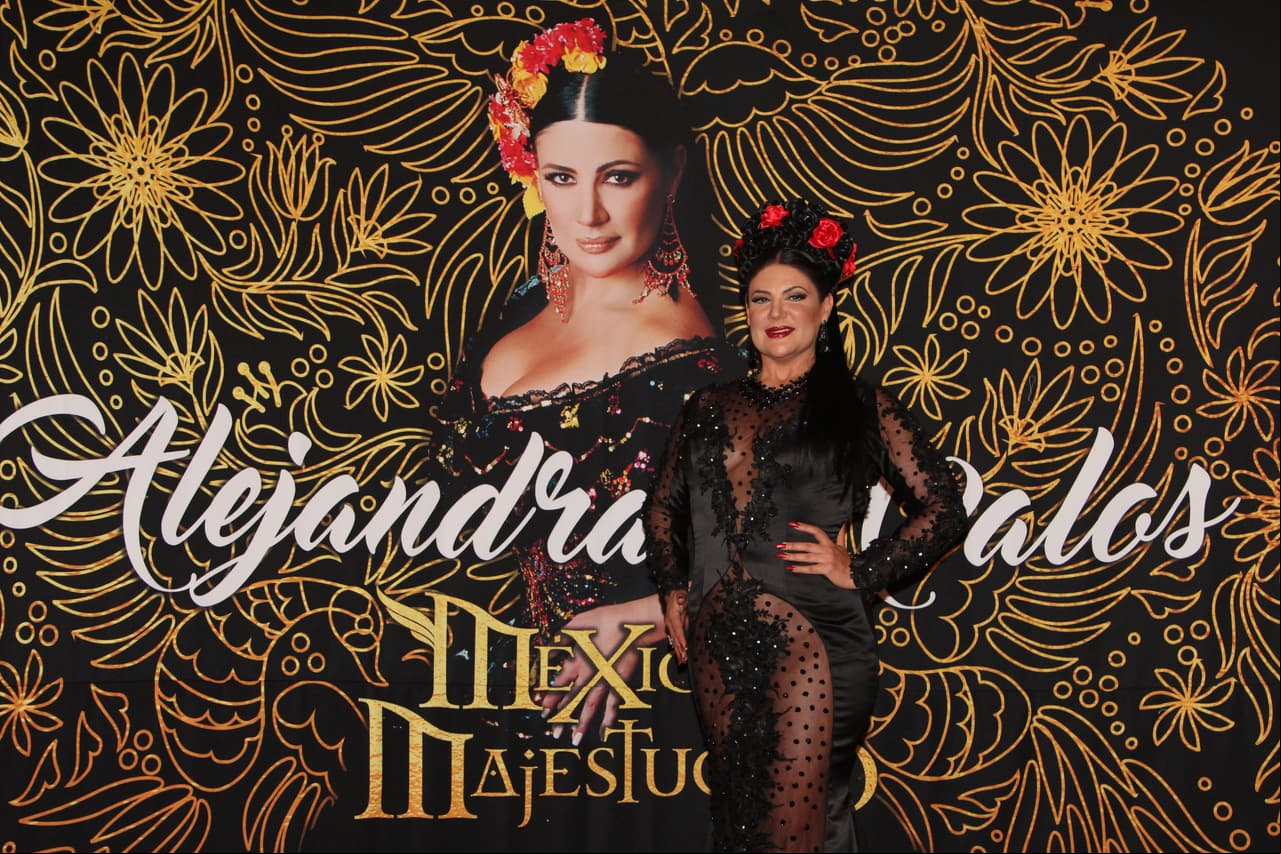 Alejandra Ávalos, de 49 años, ha incursionado en una gran variedad de géneros musicales, y cuenta con una amplia y reconocida carrera en televisión, cine y teatro.