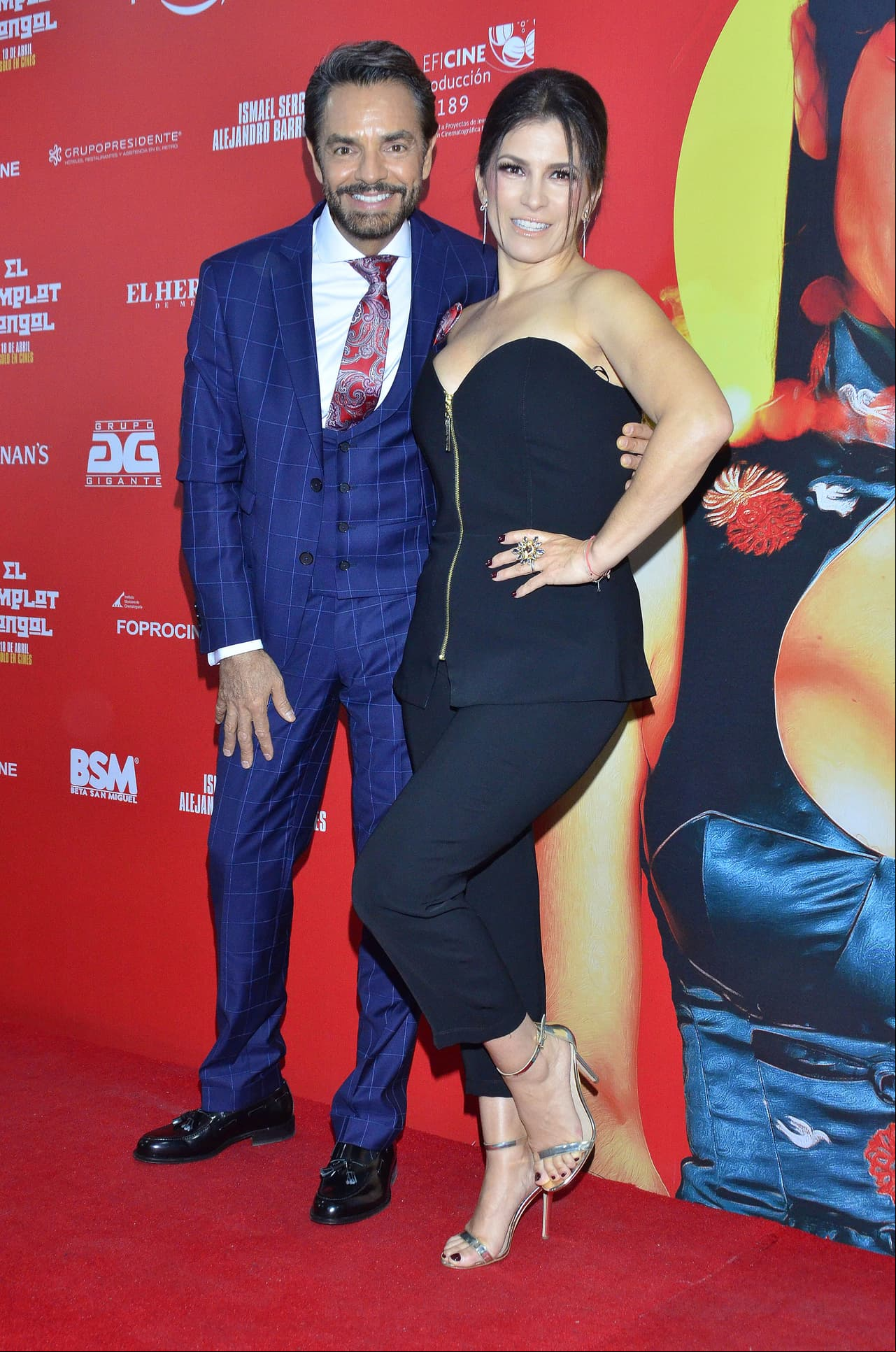 Eugenio Derbez y Alessadra Rosaldo en la alfombra roja de 'El complot mongol'