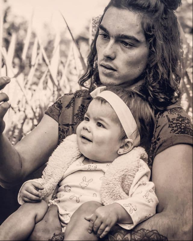 Y es que la actriz compartió una foto de su nieta, de cuatro años, junto a Sergio Mayer Mori.