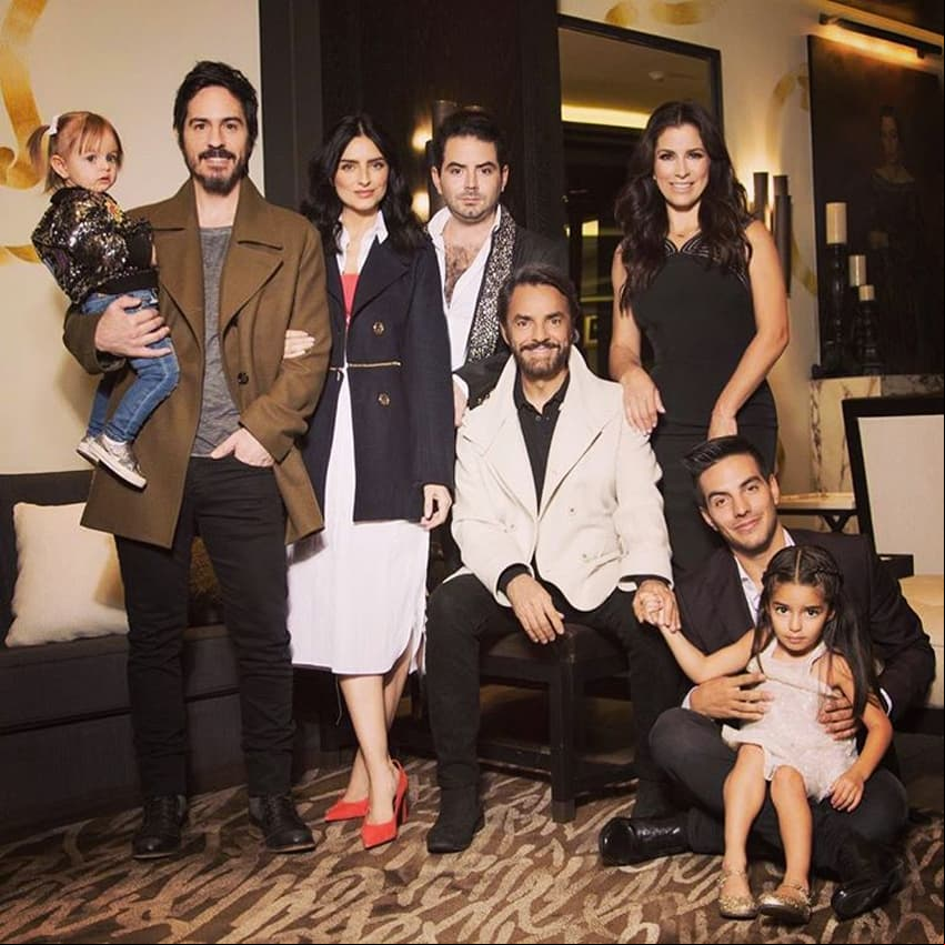 A través de las historias de Instagram, la actriz respondió al reto impuesto por su aún esposo y nominó a Eugenio Derbez, Alessandra Rosaldo, Vadhir Derbez, José Eduardo Derbez, Bárbara de Regil, Danna Paola y Luisito Comunica para unirse a la iniciativa con el hashtag #Dona1DespensaChallenge.
