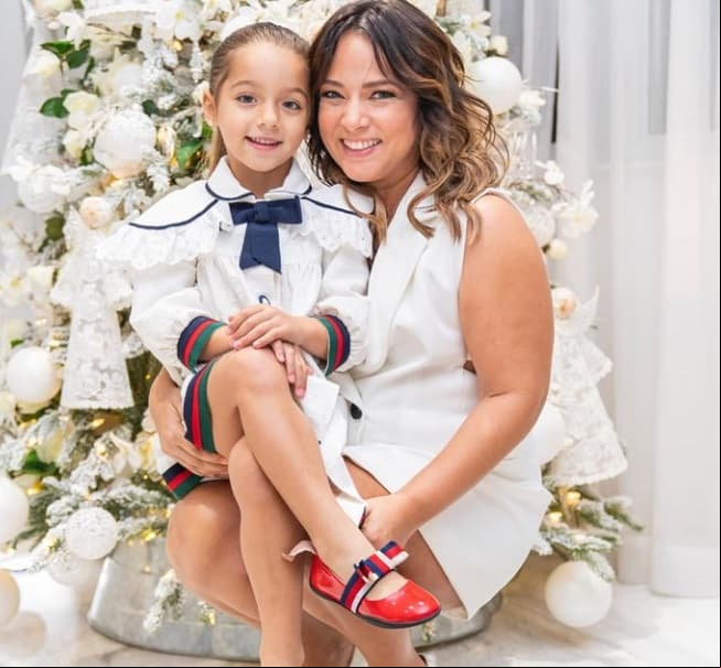 Adamari López no solo muestra en redes sociales a su hija Alaïa, a Toni Costa y la gran vida que llevan en Miami; hace unos días, causó revuelo al compartir con sus 5.2 millones de seguidores parte de la tremenda fiesta de XV años de su sobrina.