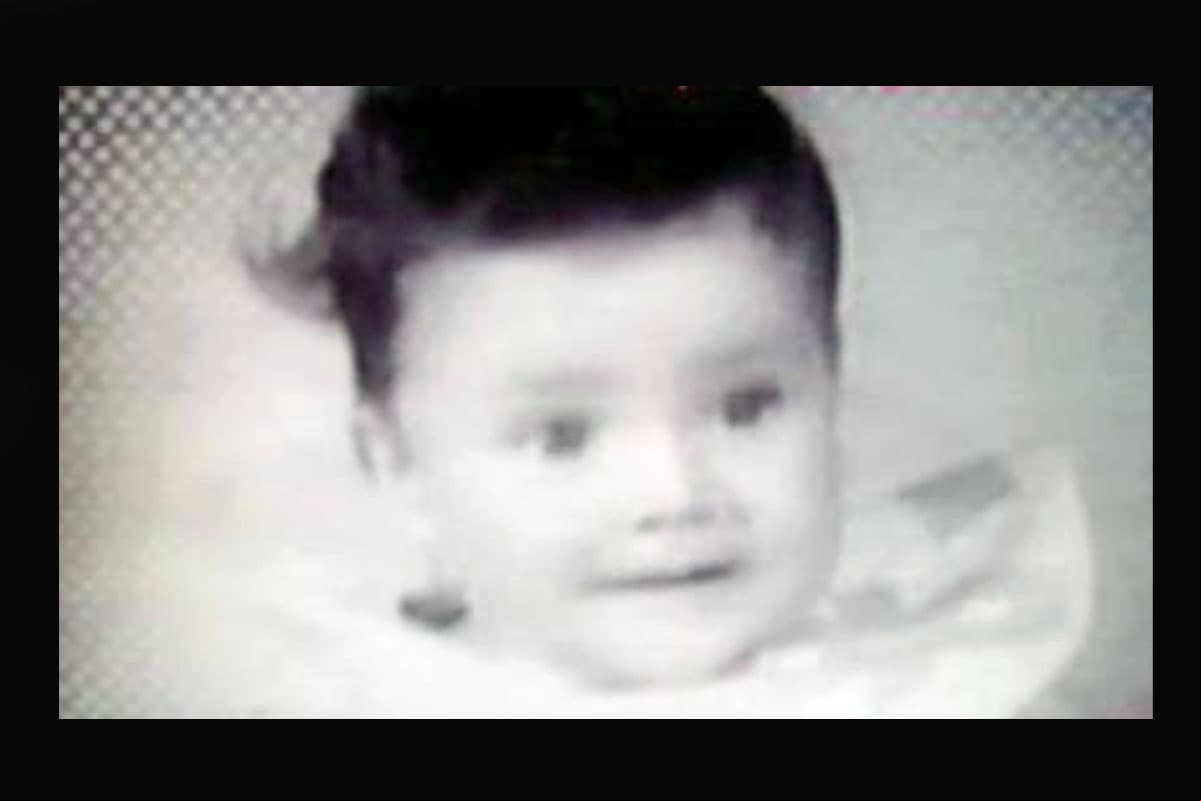 Verónica Castro nació el 19 de octubre de 1952 en la Ciudad de México. Sus padres, Fausto Sainz Aistol y Socorro Castro Alva, la bautizaron con el nombre de Verónica Judith.
