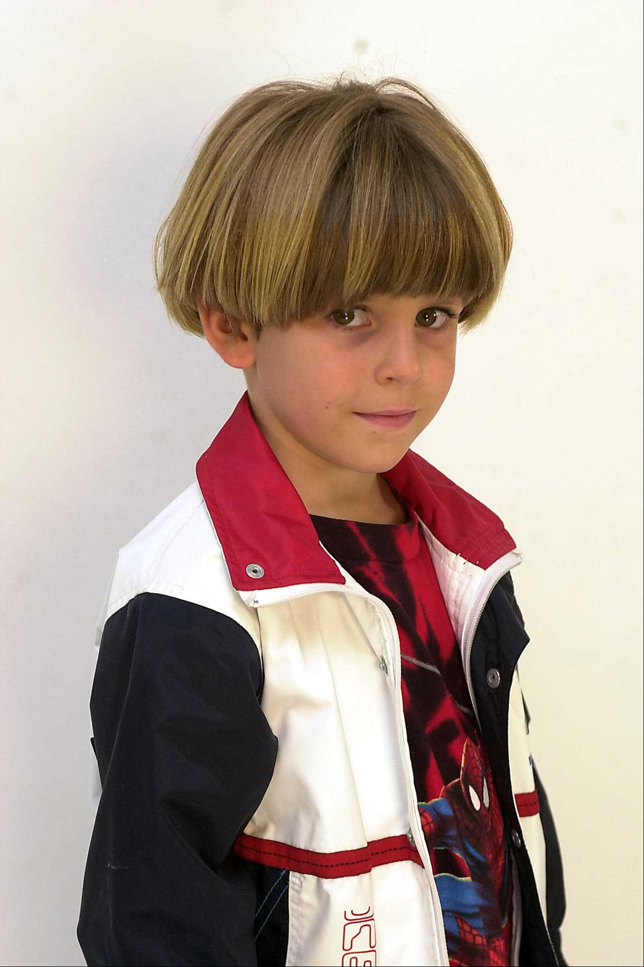 Desde muy joven, "Nachito" ha sido parte esencial de la carrera de su famosa hermana, a quien siempre ha acompañado y apoyado, al igual que sus padres.