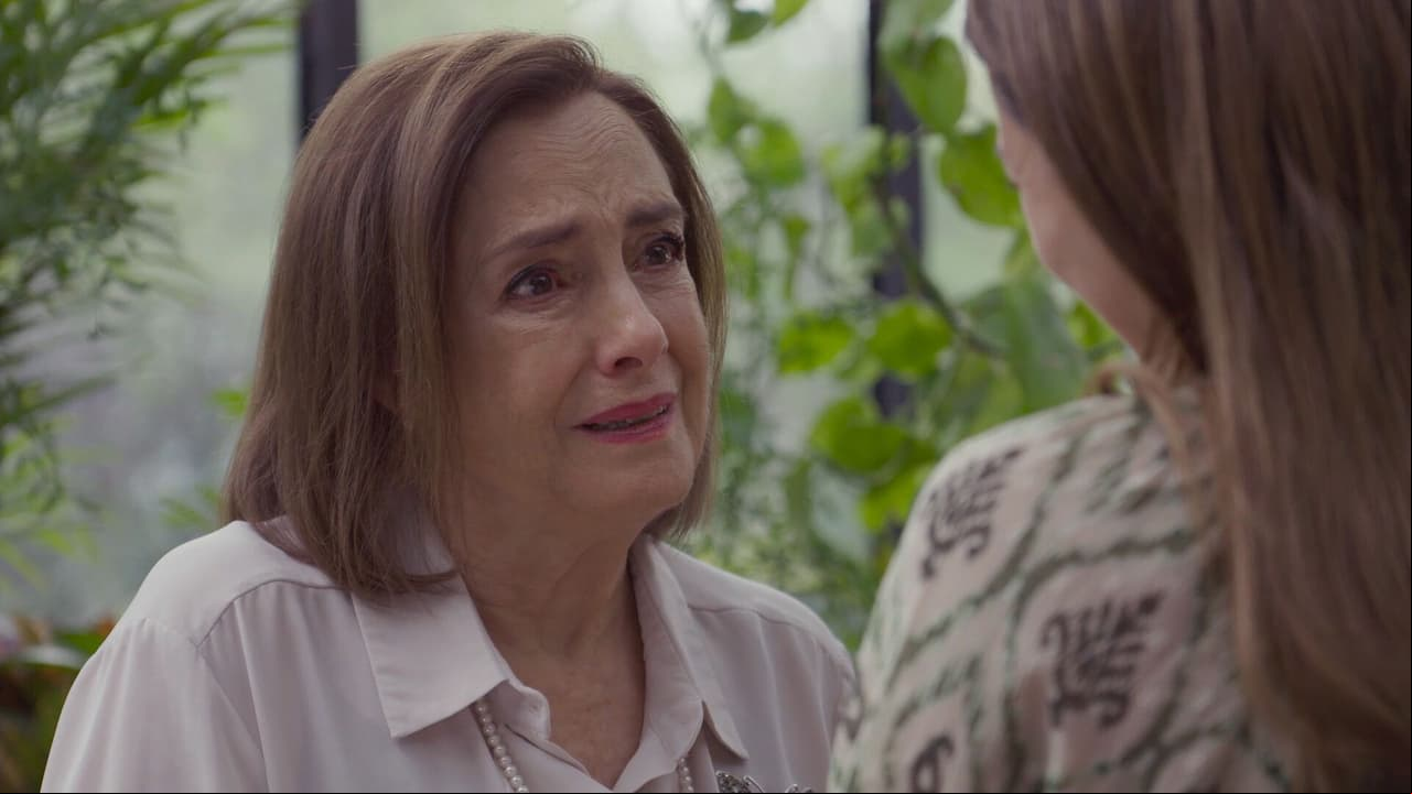 Martina nombra a Paula la siguiente Monarca de Morelia