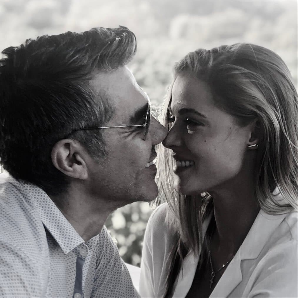 El día de San Valentín tampoco pasó desapercibido por la pareja, quienes se dedicaron emotivas palabras. Mientras que Adrián dijo: “Si en otra vida nos volviéramos a encontrar, buscaría encontrarte antes. ¡Te amo!, Thuany expresó: “Amor es haber elegido a alguien y volver a elegir todos los días. Y yo te elijo a ti todos los días. Nuestra foto favorita, mi persona favorita. ¡Te amo!”.